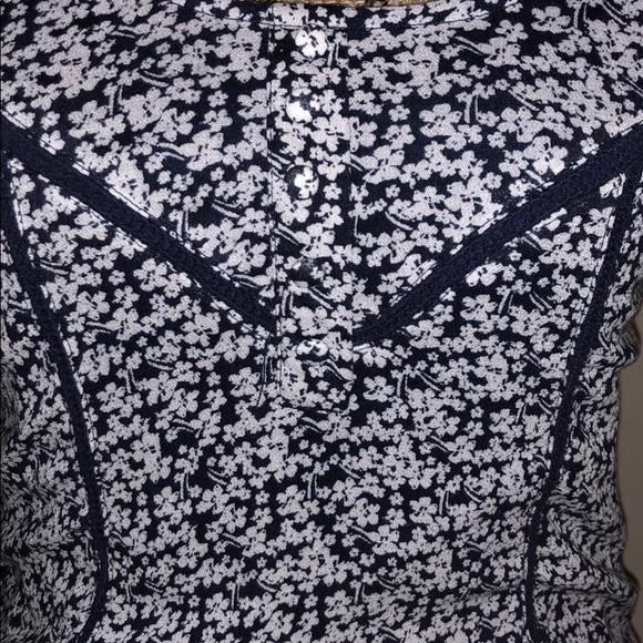 Vera Wang Princess Top - Picture 3 of 7